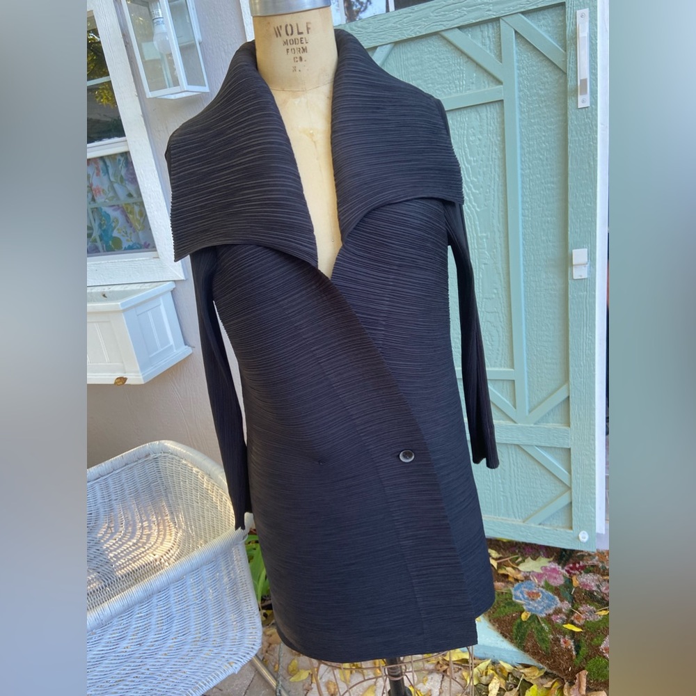 Joseph Ribkoff pleated jacket. PTS! Priced to Sell.